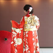 家族で選んだ大切な振袖を花嫁衣装にリメイク