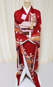 赤色のリメイク引き振袖