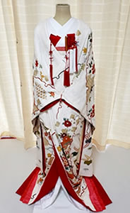 白色のリメイク色打掛