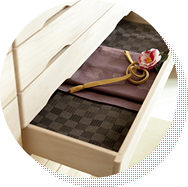 タンスにしまわれた衣装