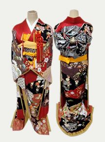 リメイクした赤と黒の引き振袖