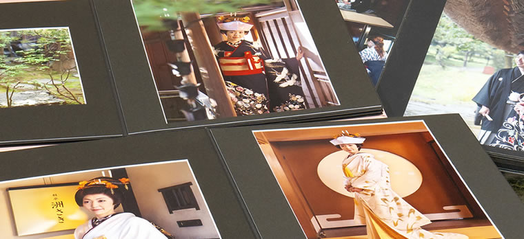 アルバムに収められた結婚式の写真