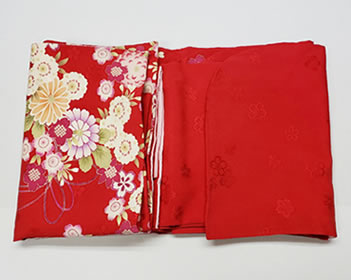 87×37㎝サイズのたとう紙の着物を一つ畳んだ状態