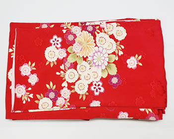 64×37㎝サイズのたとう紙の着物を一つ畳んだ状態