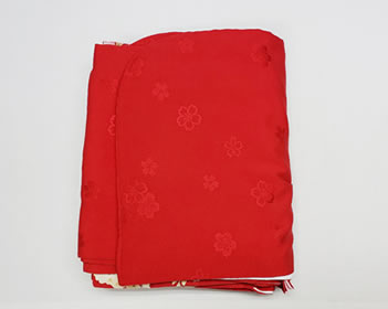 64×37㎝サイズのたとう紙の着物を畳んだ状態