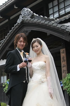 高山古い町並み白ドレスフォトウェディング