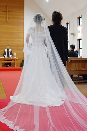 高山市の教会でウェディングフォト