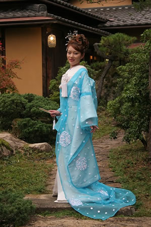 料亭の庭で撮るウェディングフォト