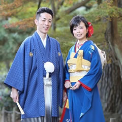 青色のリメイクした振袖を着る花嫁