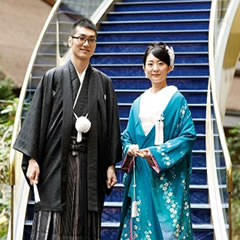 青色のリメイクした打掛を着る花嫁