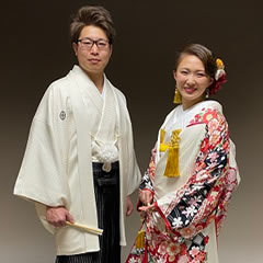 総柄のリメイクした打掛を着る花嫁