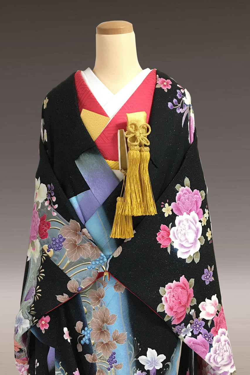 赤い掛下衿を付けた色打掛