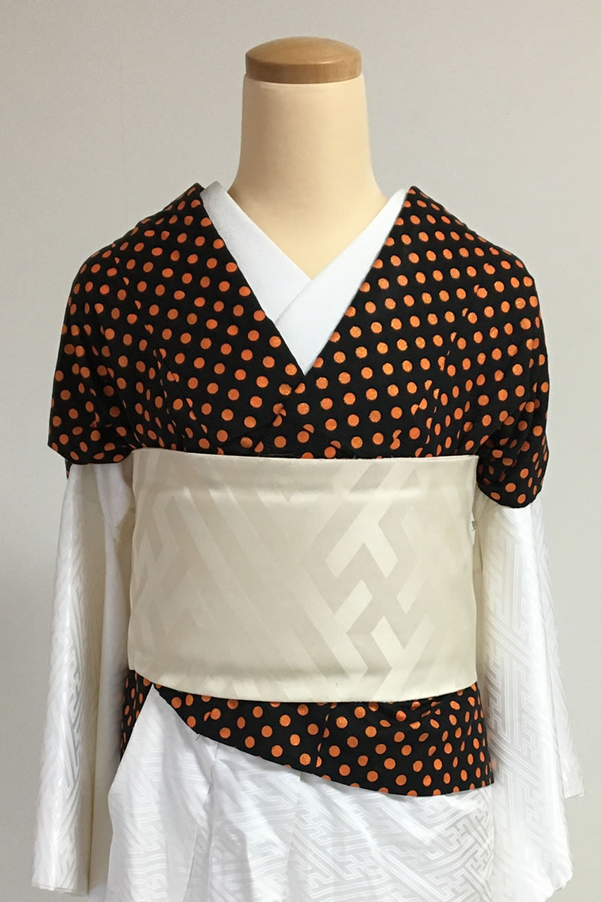 柄のついた掛下衿を付けた色打掛