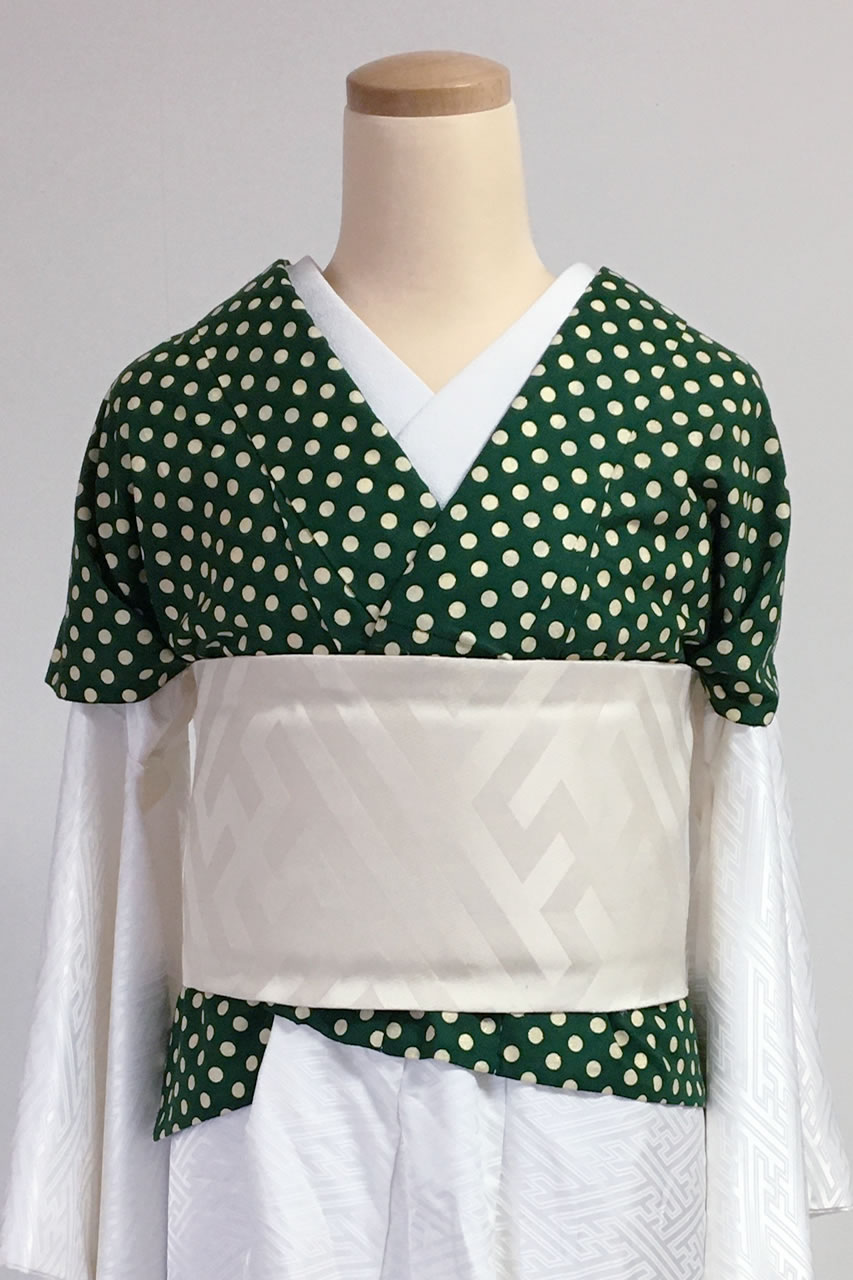 柄のついた掛下衿を付けた色打掛