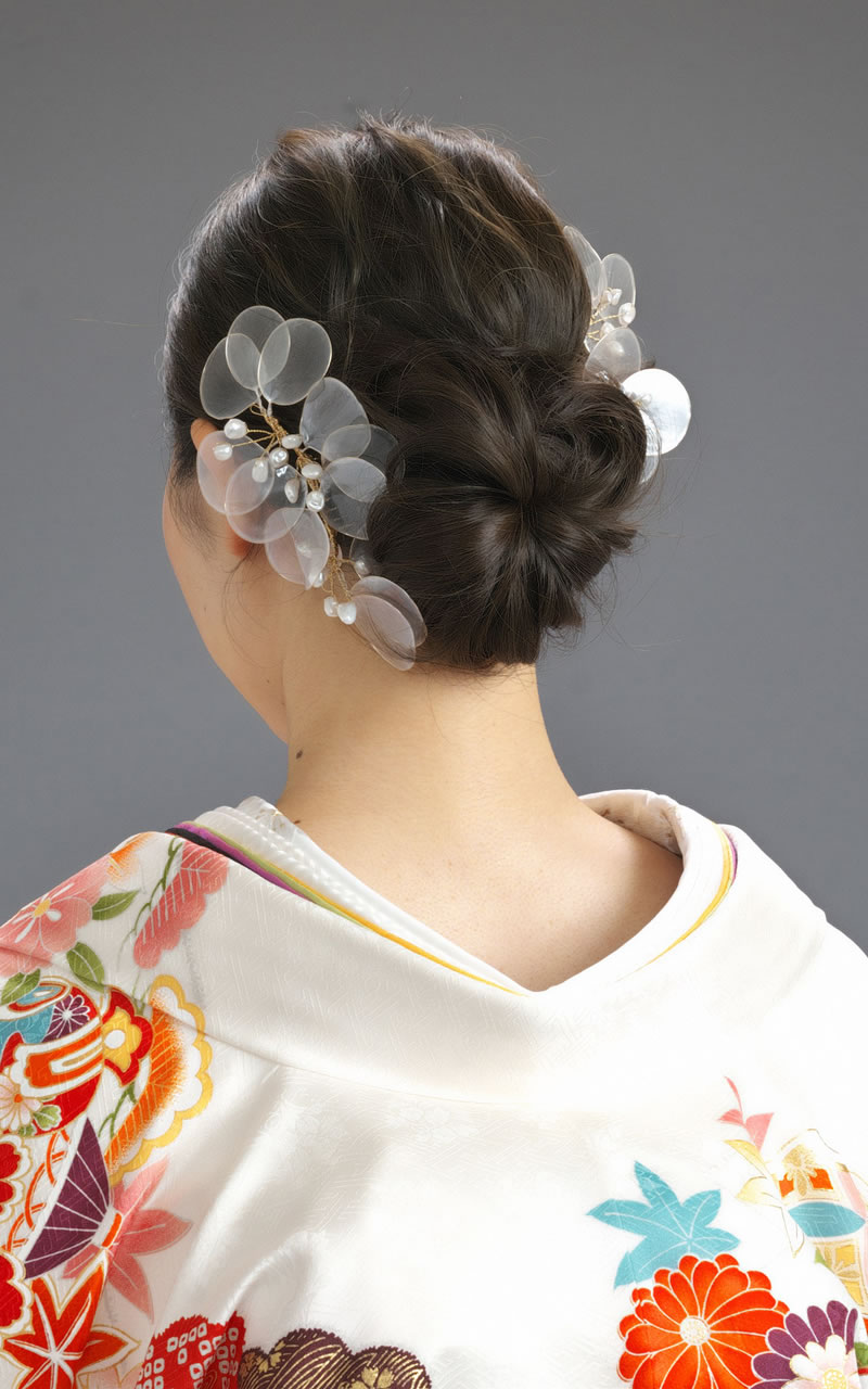 髪飾り後斜めの姿