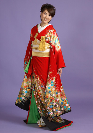 引振袖赤地に金彩四季花、裾は黒ぼかし