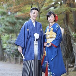 青のリメイク振袖を着た花嫁