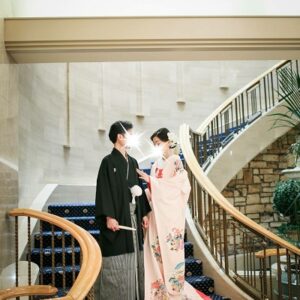 ピンクのリメイク振袖を着た花嫁