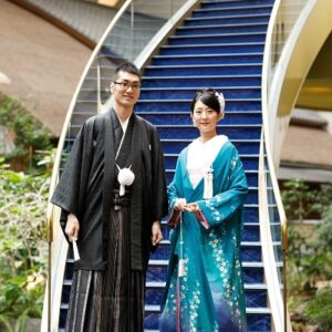 青のリメイク振袖を着た花嫁