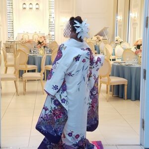 白色のリメイク振袖を着た花嫁
