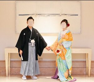 水色のリメイク振袖を着た花嫁