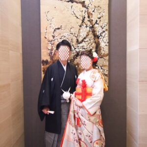 白色のリメイク振袖を着た花嫁