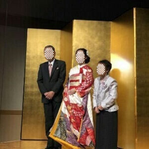 白色のリメイク振袖を着た花嫁