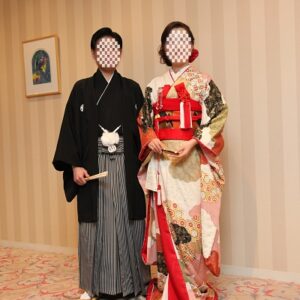 白色のリメイク振袖を着た花嫁