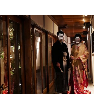 黄色のリメイク振袖を着た花嫁