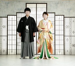 黄色のリメイク振袖を着た花嫁