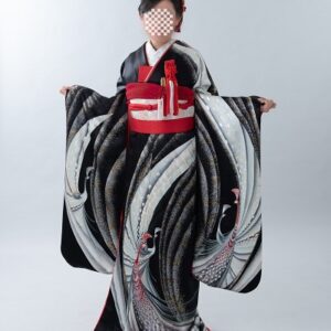 黒色のリメイク振袖を着た花嫁