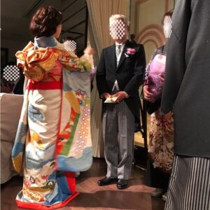 白色のリメイク振袖を着た花嫁