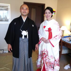 白色のリメイク振袖を着た花嫁