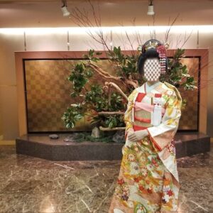 白色のリメイク振袖を着た花嫁