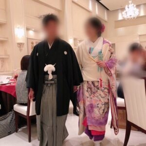 白色のリメイク振袖を着た花嫁