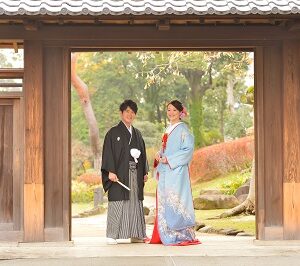 水色のリメイク振袖を着た花嫁