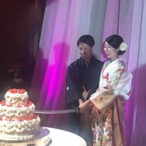 白色のリメイク振袖を着た花嫁