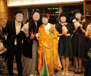 黄色のリメイク振袖を着た花嫁