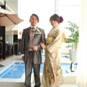 白色のリメイク振袖を着た花嫁