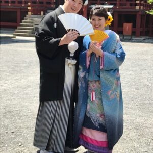 青色のリメイク振袖を着た花嫁