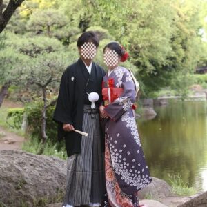 紫色のリメイク振袖を着た花嫁