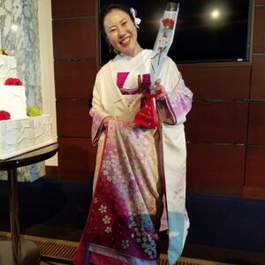 白色のリメイク振袖を着た花嫁