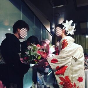 白色のリメイク振袖を着た花嫁