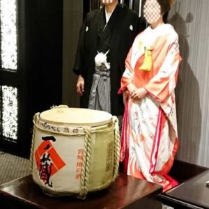 白色のリメイク振袖を着た花嫁