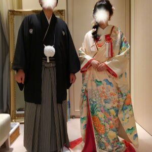 白色のリメイク振袖を着た花嫁