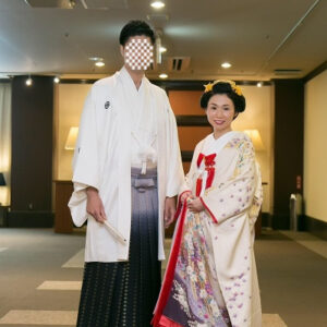 白色のリメイク振袖を着た花嫁