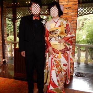 白色のリメイク振袖を着た花嫁