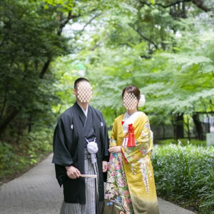 黄色のリメイク振袖を着た花嫁