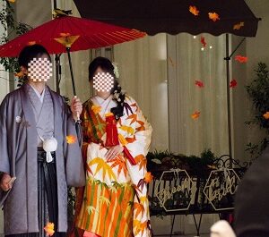 白色のリメイク振袖を着た花嫁