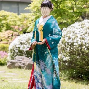 緑色のリメイク振袖を着た花嫁